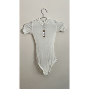SKIMS‎ Summer Mesh Thong Bodysuit Womens Size XXS bone Short Sleeve New